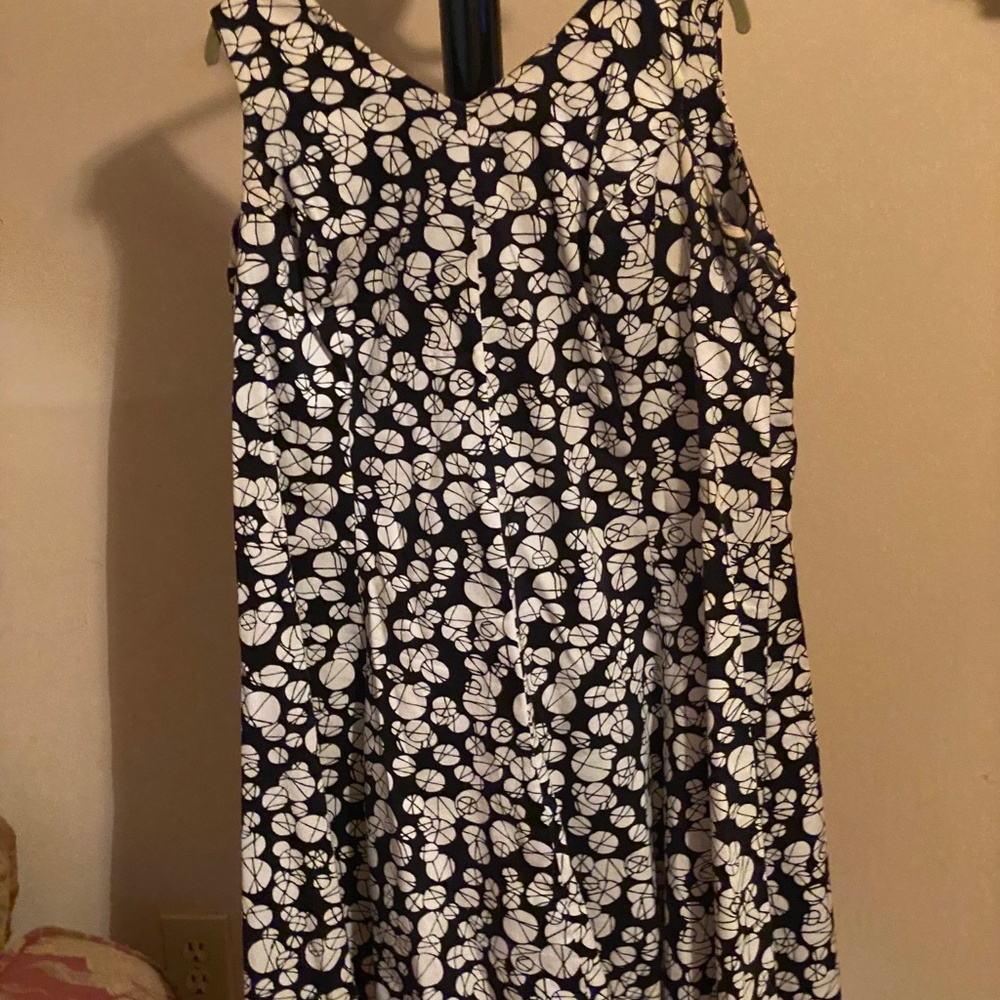 Fit & Flare Summer Dress- looks very figure flattering on all body shapes. Sleev